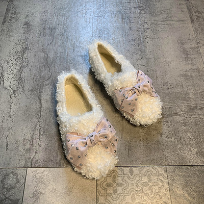 Női pehelycipő lapos talppal és szalaggal