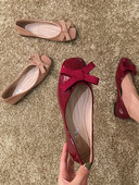 Aktuális női bőrcipő szalaggal