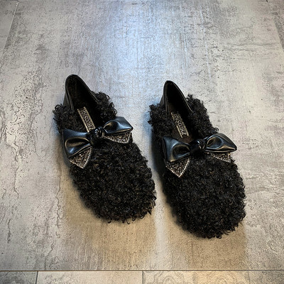 Alkalmi női pehelycipő szalaggal