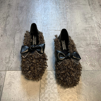 Alkalmi női pehelycipő szalaggal