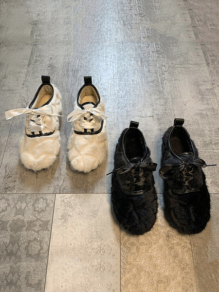 Alkalmi női pehelycipő fűzővel