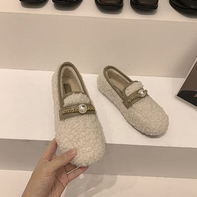 Női alkalmi pehelycipő lapos talppal, fém díszítéssel