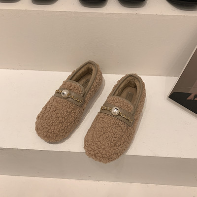 Női alkalmi pehelycipő lapos talppal, fém díszítéssel