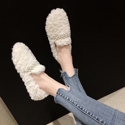 Alkalmi női pehelycipő gyöngyökkel