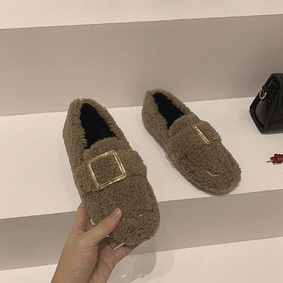 Női alkalmi pehelycipő fém díszítéssel, lapos talppal