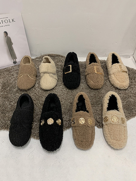 Női alkalmi pehelycipő fém díszítéssel, lapos talppal