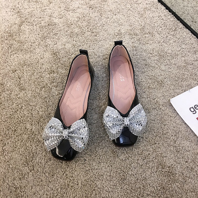 Aktuális női cipők szalaggal és csattal - több modell