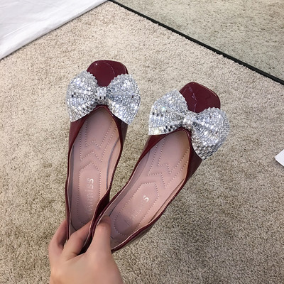 Aktuális női cipők szalaggal és csattal - több modell