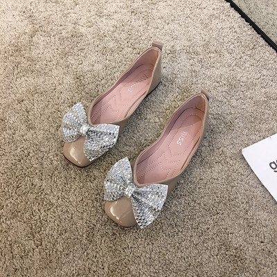 Aktuális női cipők szalaggal és csattal - több modell