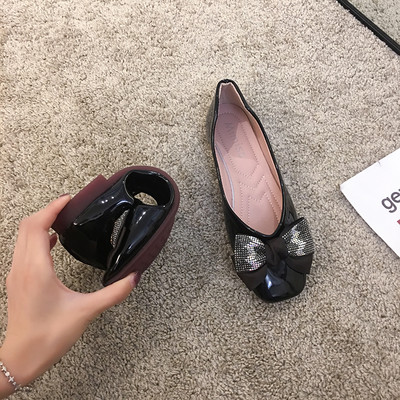 Aktuális női cipők szalaggal és csattal - több modell