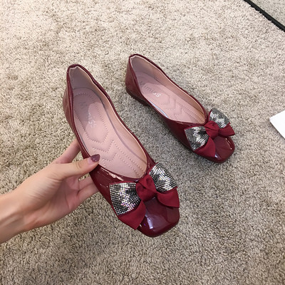 Aktuális női cipők szalaggal és csattal - több modell