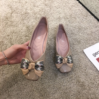 Aktuális női cipők szalaggal és csattal - több modell