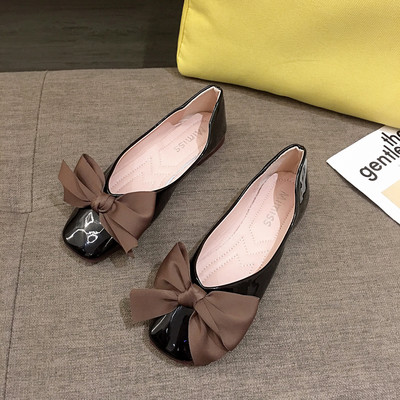 Aktuális női cipők szalaggal és csattal - több modell