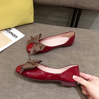 Aktuális női cipők szalaggal és csattal - több modell