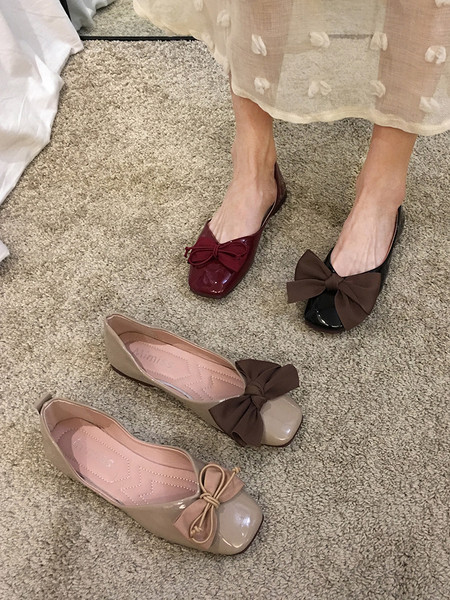 Aktuális női cipők szalaggal és csattal - több modell