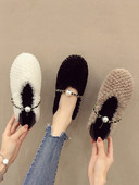 Model nou de pantofi dama cu puf si lant metalic