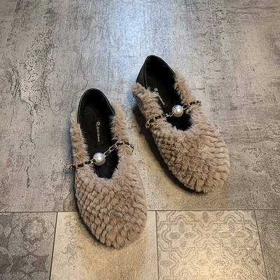 Model nou de pantofi dama cu puf si lant metalic