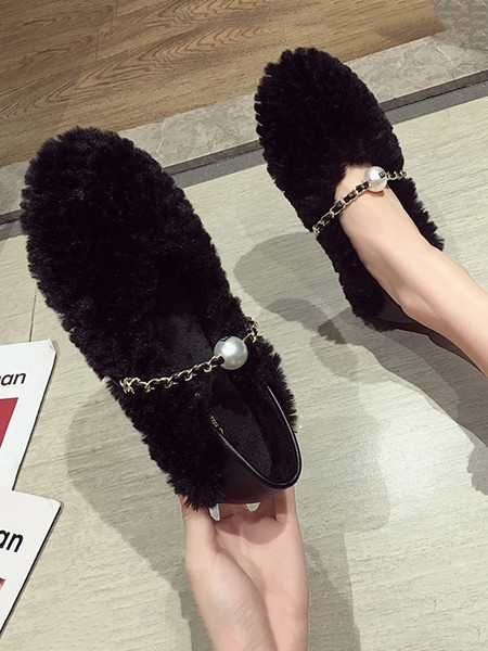 Model nou de pantofi dama cu puf si lant metalic