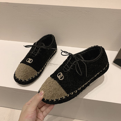 Női alkalmi cipő - lapos talppal és fűzővel