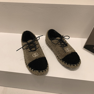 Női alkalmi cipő - lapos talppal és fűzővel