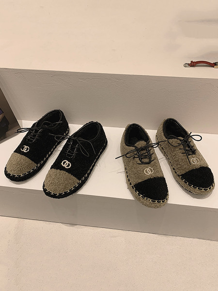 Női alkalmi cipő - lapos talppal és fűzővel