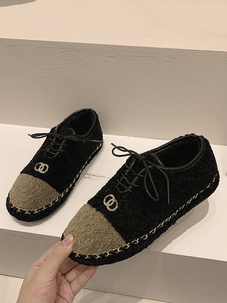 Női alkalmi cipő - lapos talppal és fűzővel