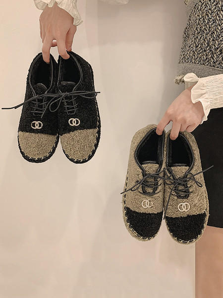 Női alkalmi cipő - lapos talppal és fűzővel