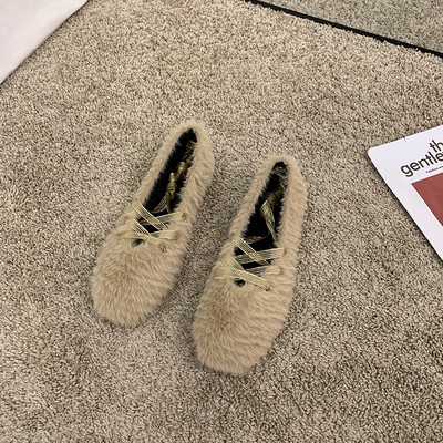 Női pehelycipő keresztfűzővel