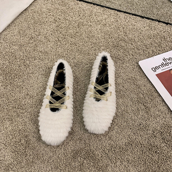 Női pehelycipő keresztfűzővel