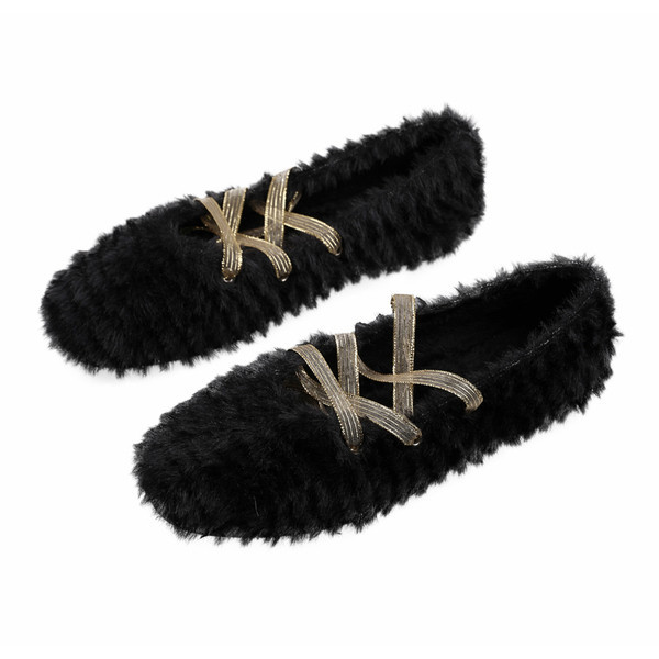 Női pehelycipő keresztfűzővel