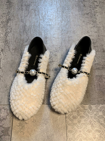 Alkalmi női pehelycipő lánccal és gyöngyökkel