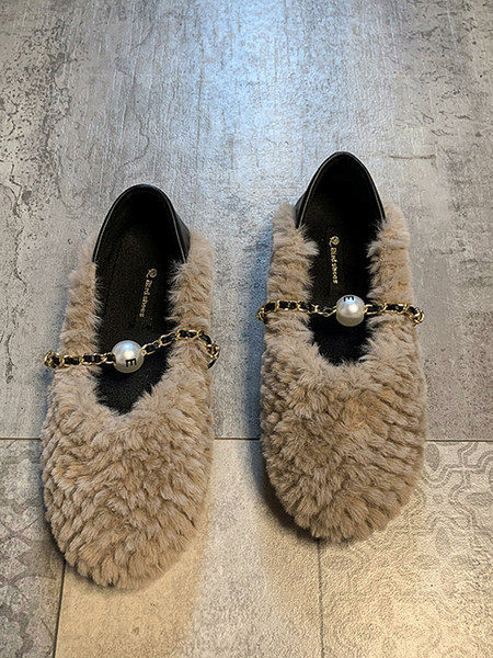 Alkalmi női pehelycipő lánccal és gyöngyökkel