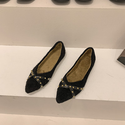 Γυναικεία casual παπούτσια με τρουξ και επίπεδη σόλα σε μπεζ και μαύρο χρώμα