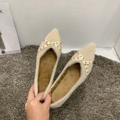 Γυναικεία casual παπούτσια με τρουξ και επίπεδη σόλα σε μπεζ και μαύρο χρώμα