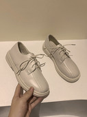 Alkalmi női cipő fűzővel - tiszta modell