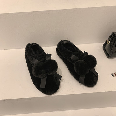 Új modell női pehelycipő pomponokkal