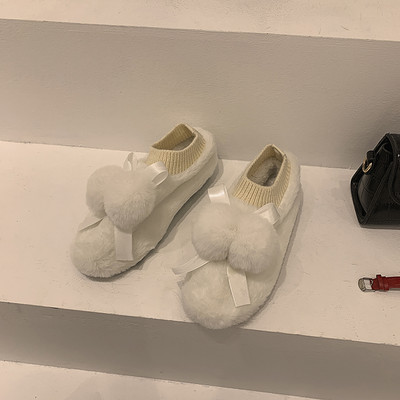 Új modell női pehelycipő pomponokkal