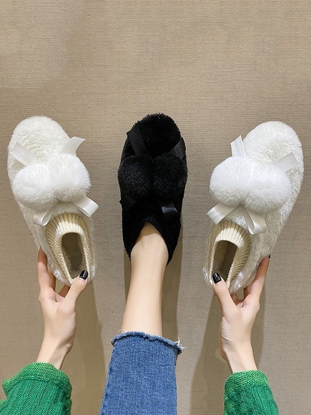 Új modell női pehelycipő pomponokkal