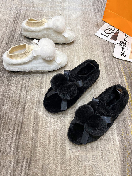 Új modell női pehelycipő pomponokkal