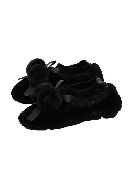 Új modell női pehelycipő pomponokkal