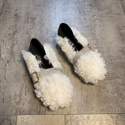 Modern női pehelycipő kövekkel és csattal