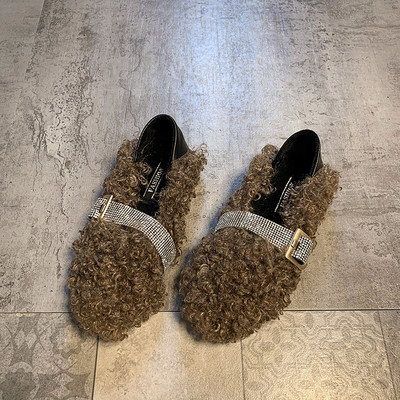 Modern női pehelycipő kövekkel és csattal