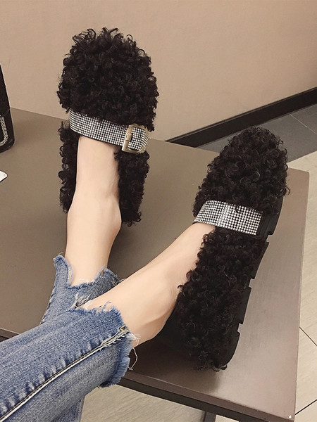 Modern női pehelycipő kövekkel és csattal