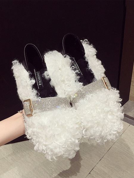 Modern női pehelycipő kövekkel és csattal