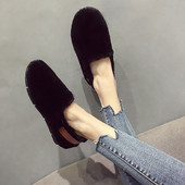 Női pehelycipő lapos talppal és bőrpánttal