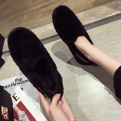 Női pehelycipő lapos talppal és bőrpánttal