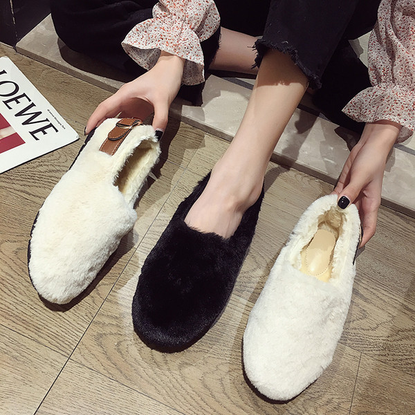 Női pehelycipő lapos talppal és bőrpánttal