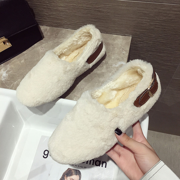 Női pehelycipő lapos talppal és bőrpánttal