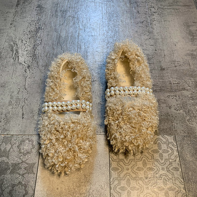 Új pehelycipő modell gyöngyökkel és lapos talppal