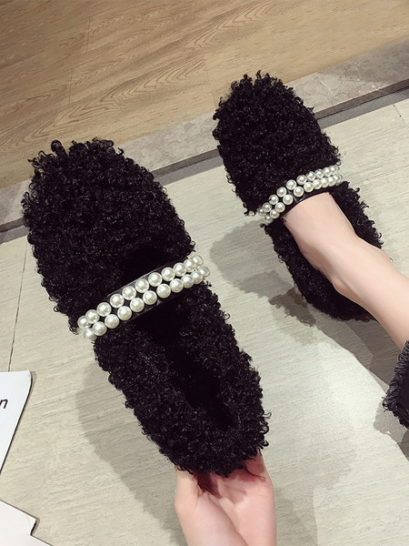 Új pehelycipő modell gyöngyökkel és lapos talppal